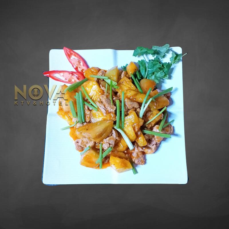 Stir-fried sweet and sour pork