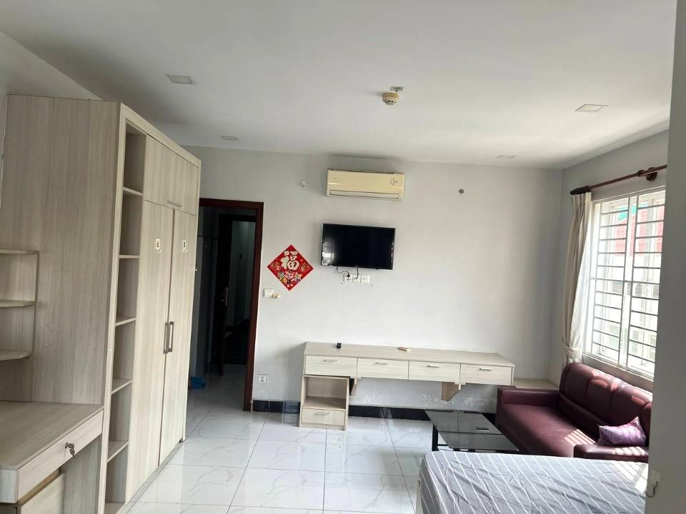 1 Living Room 250$