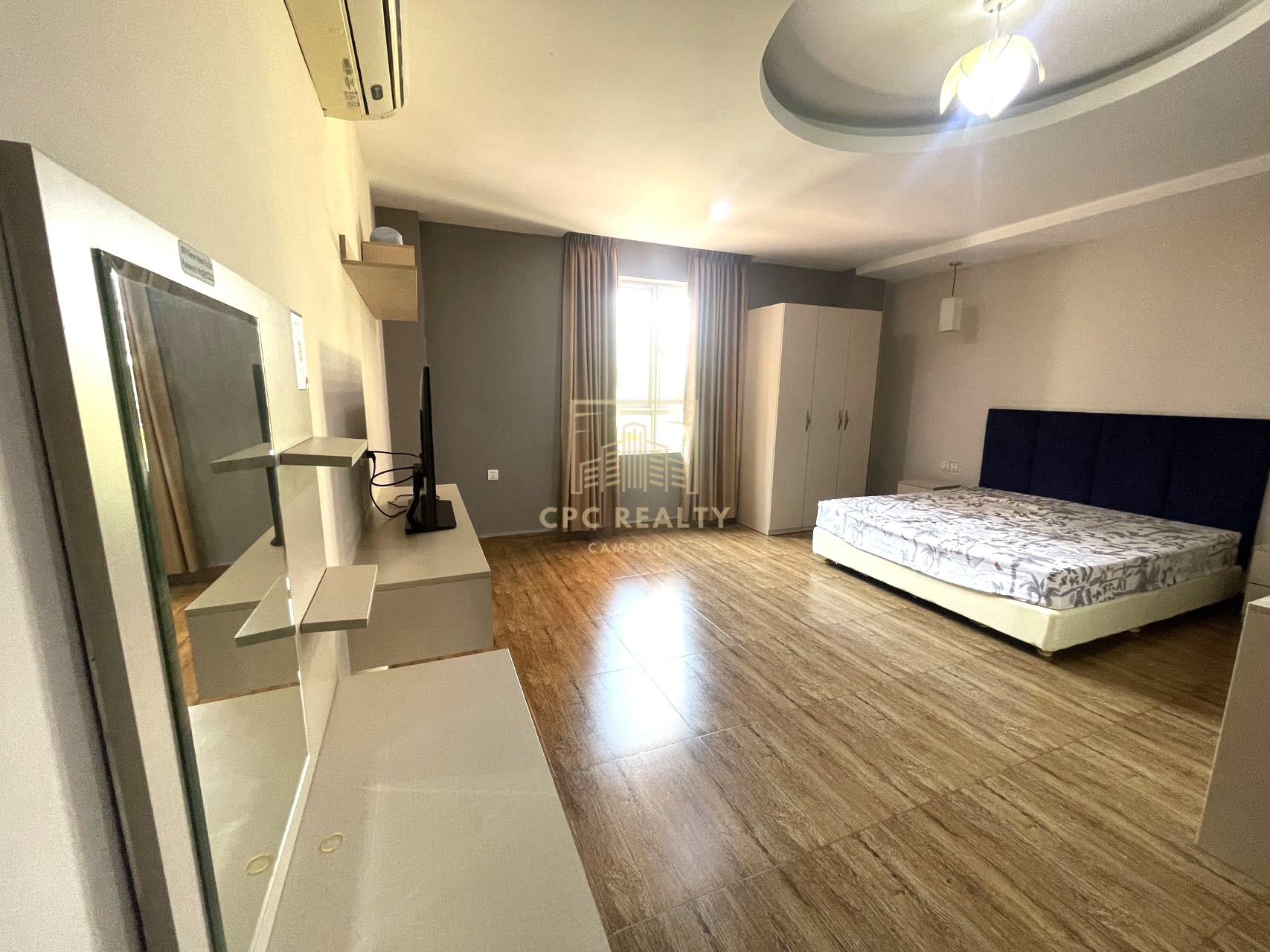 1 Living Room 380$