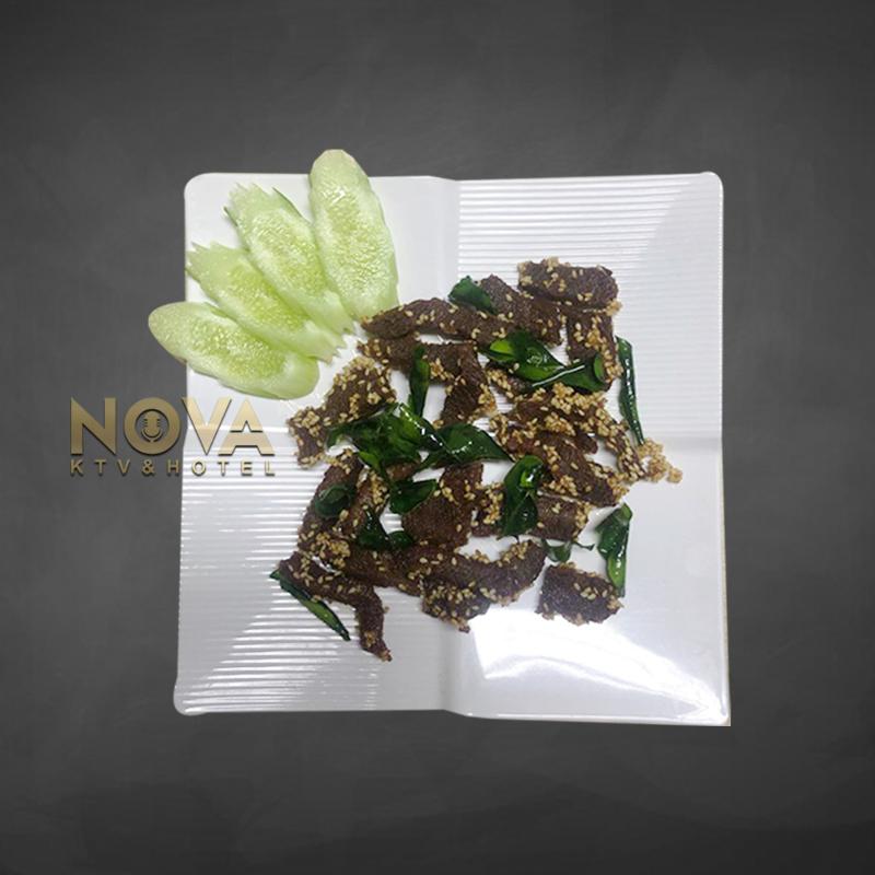 Deep​​ fried beef with white sesame​