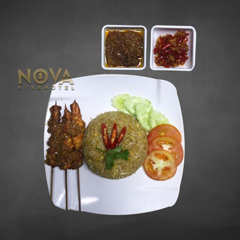 Chicken satay with peanut sauce