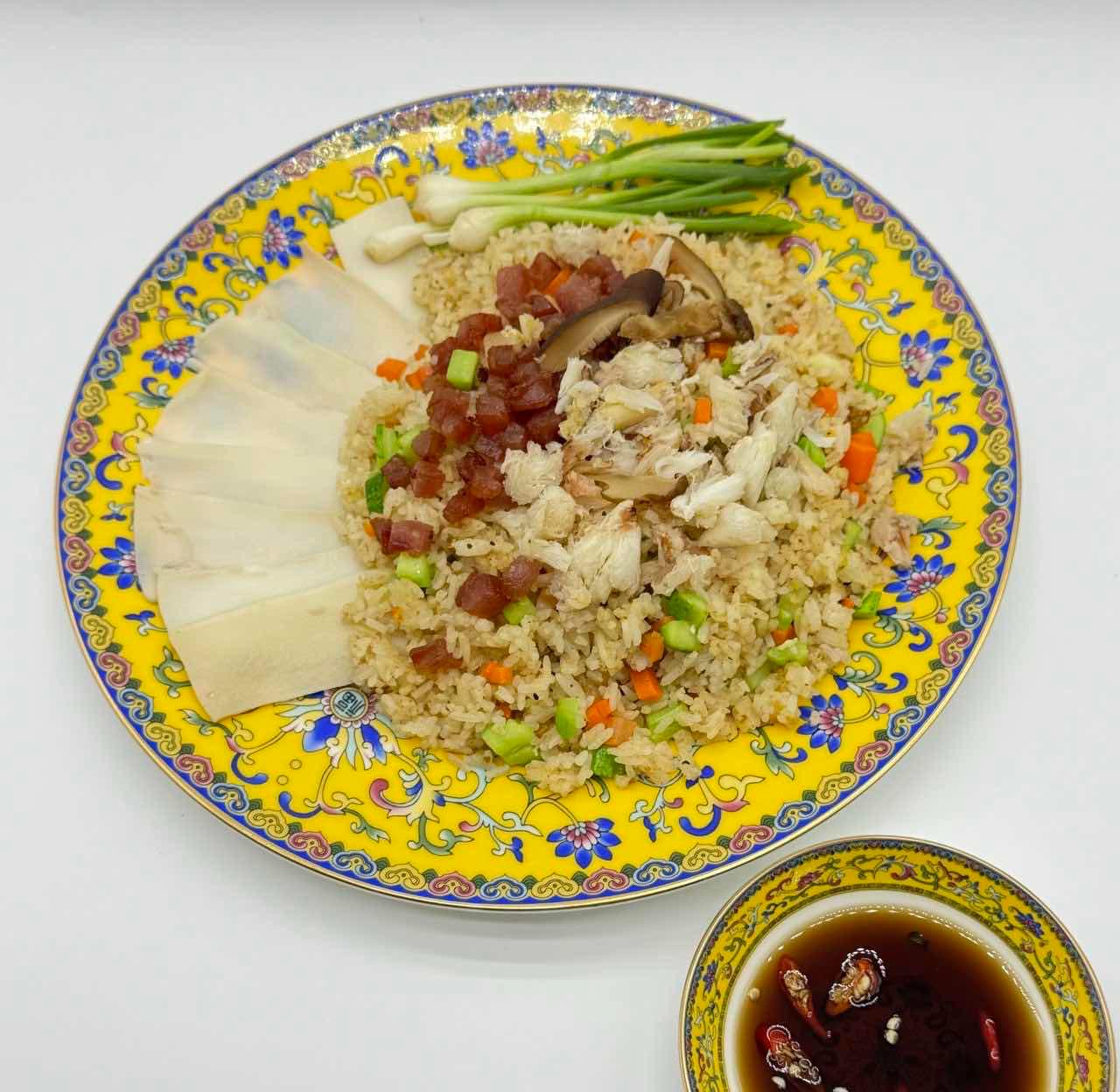 បាយឆាសាច់ក្តាមប៉ាវហ៊ឺបន្ទះ 