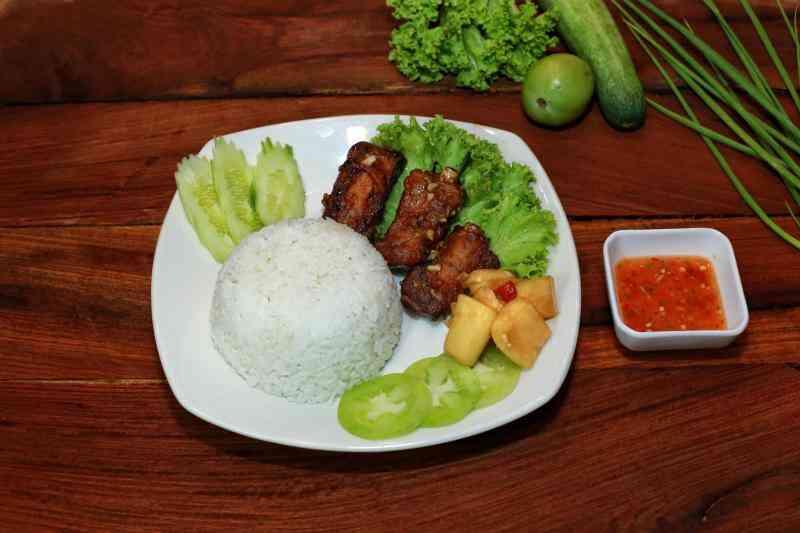 បាយឆ្អឹងជំនីជ្រូក