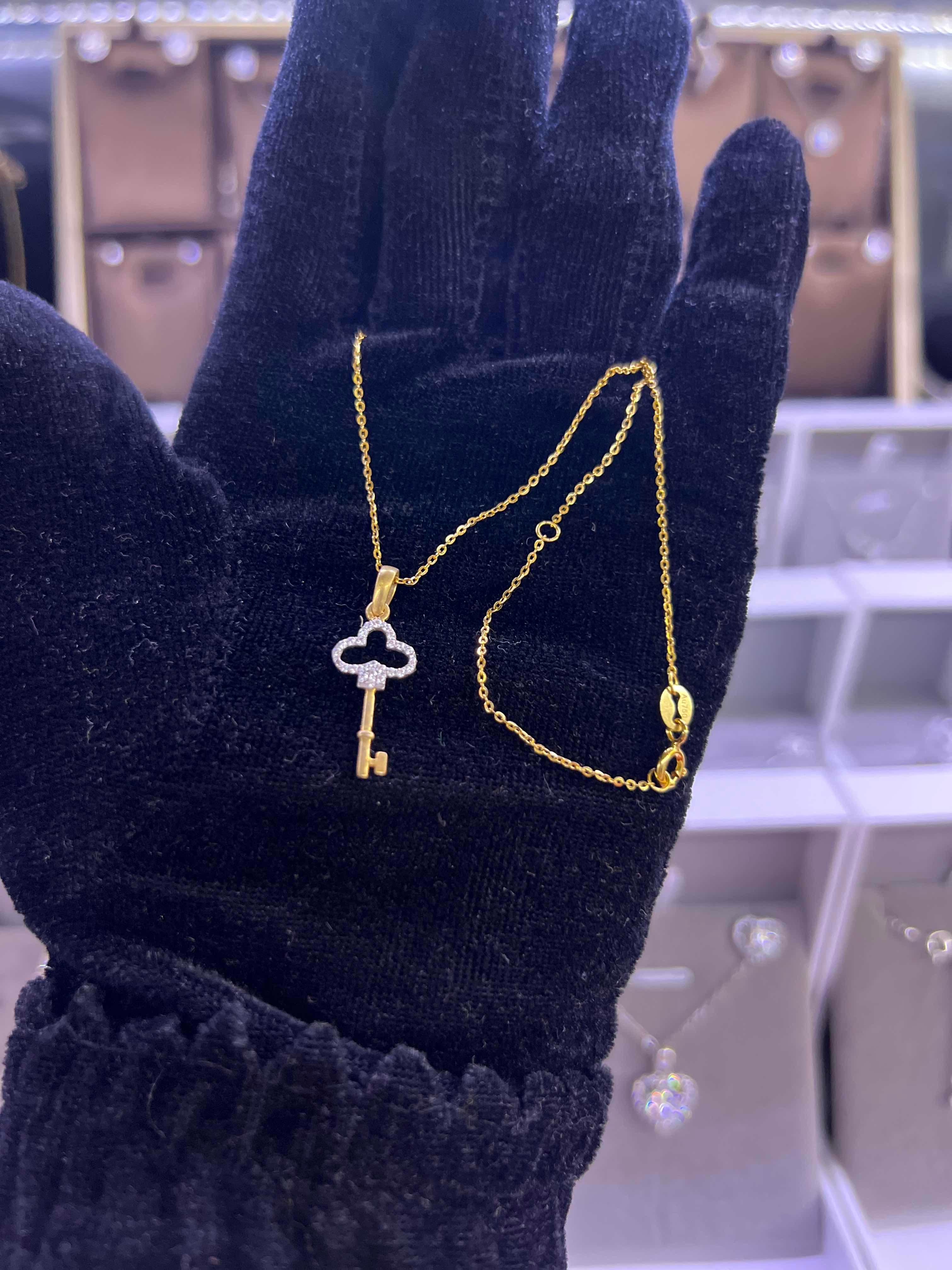ខ្សែក ប្លាទីន អុីតាលី 18k au750