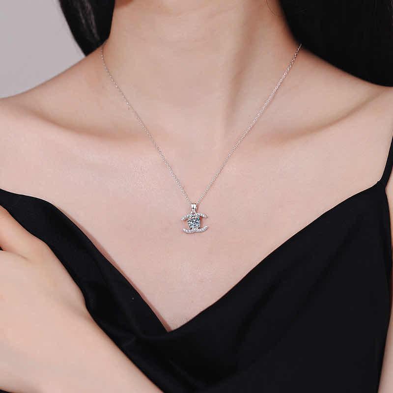 បន្តោង Chanel