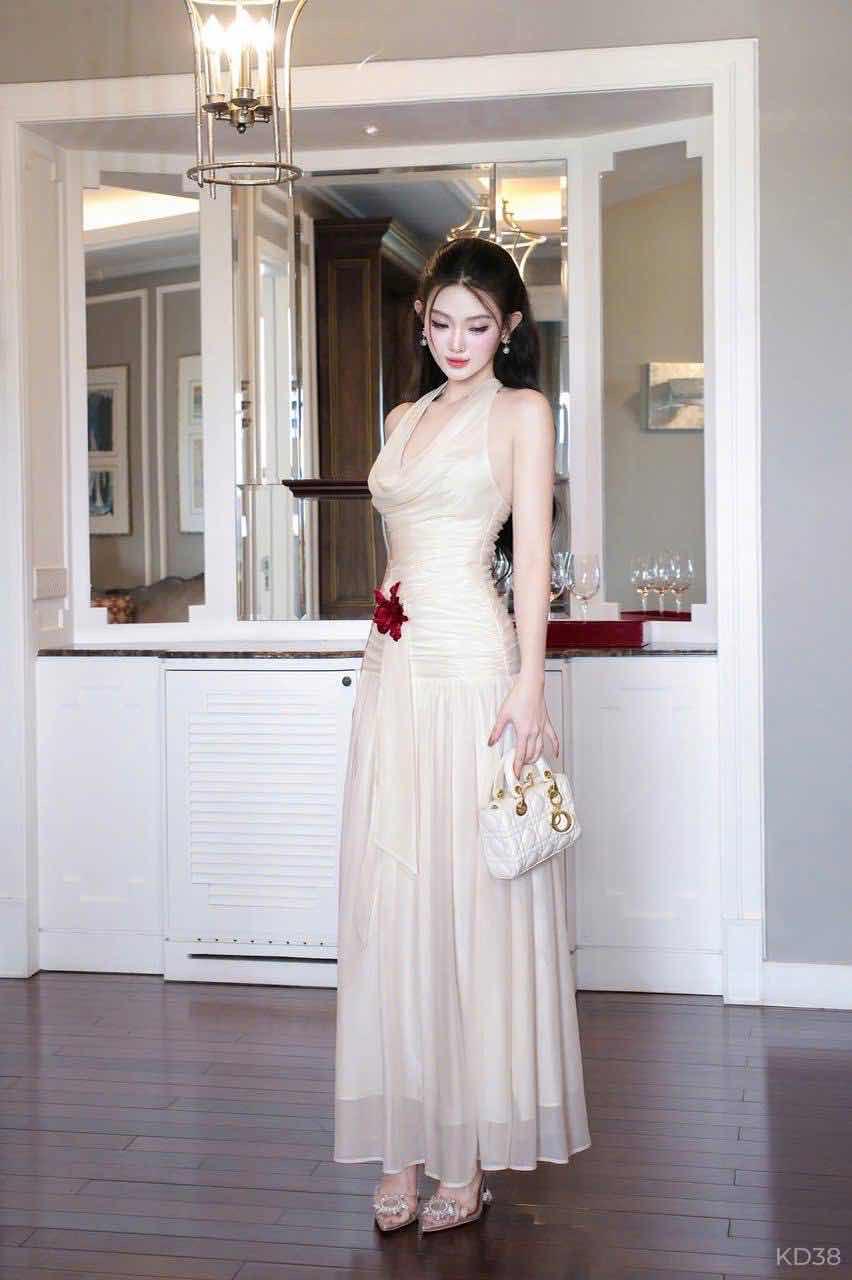 រ៉ូបវែងស្បៃ