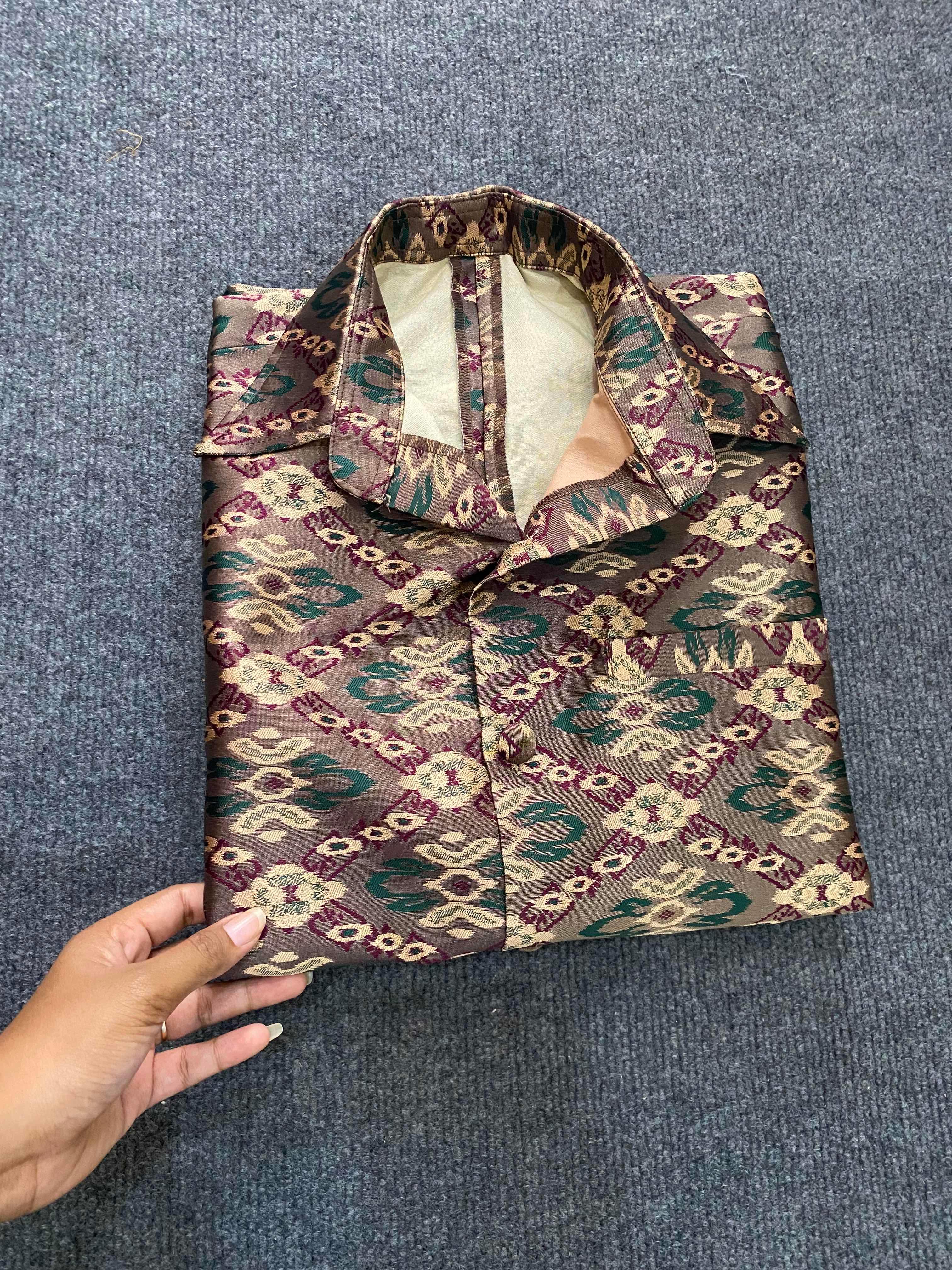 អាវប្រុសហូល